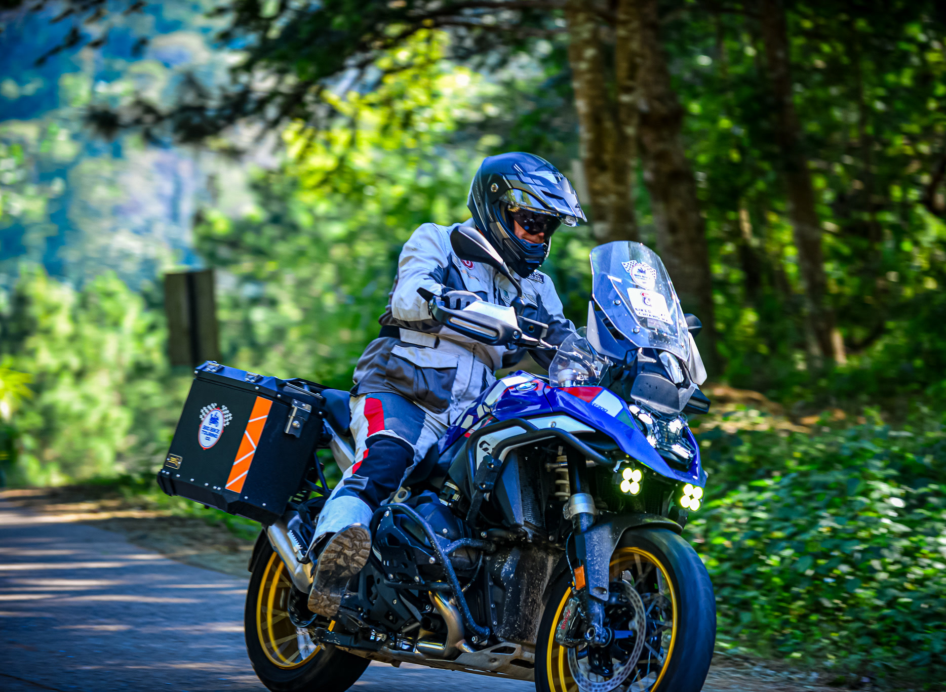 BMW S1000XR ครูซบนโค้งภูเขา