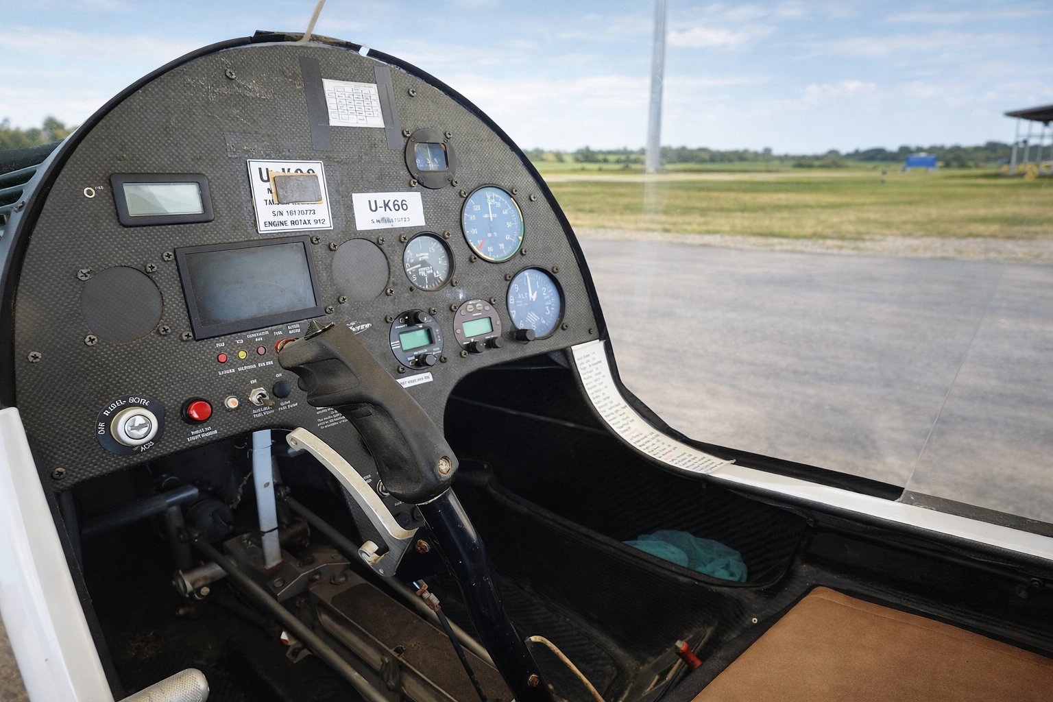 Aircraft cockpit instruments